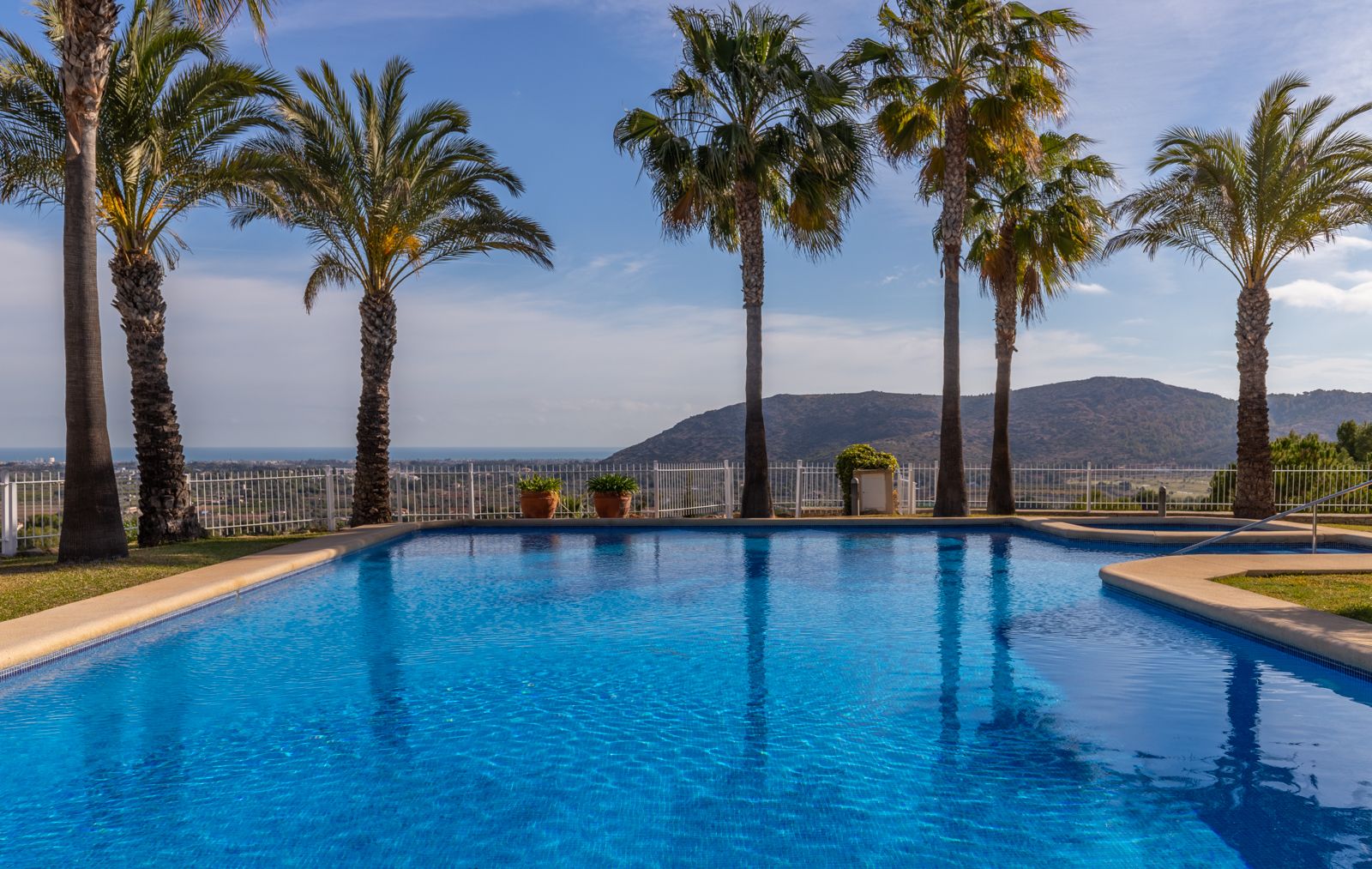 Luxe Appartement te Koop met Panoramisch Uitzicht op Zee in La Sella
