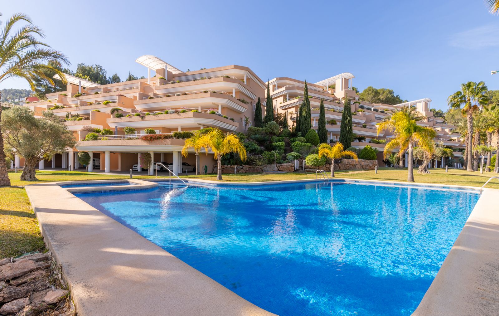 Luxe Appartement te Koop met Panoramisch Uitzicht op Zee in La Sella